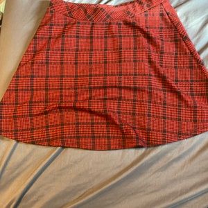 I’m selling this Black & Red stripped skirt.